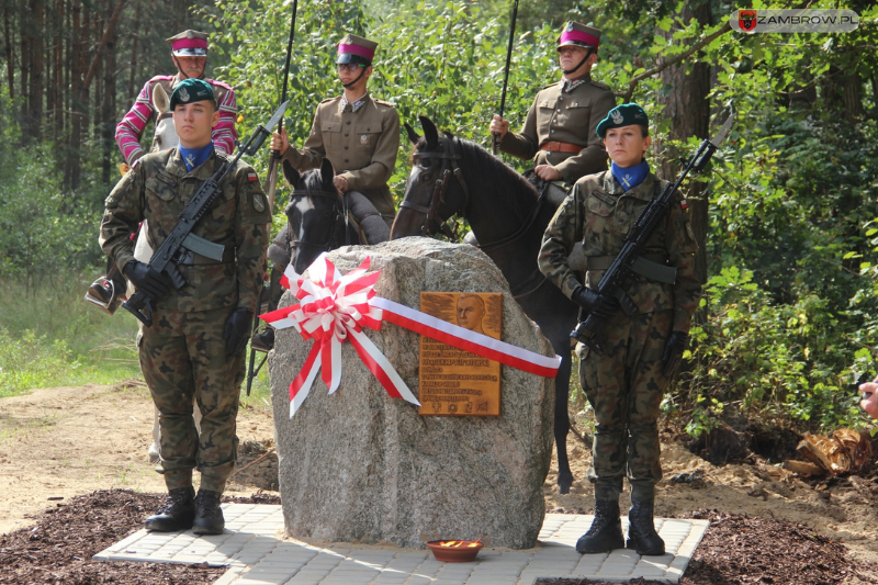 Odsłonięcie tablicy pamiątkowej ppłk. Jana Hipolita Litewskiego 09.09.2023 - fot. J. Włodkowska